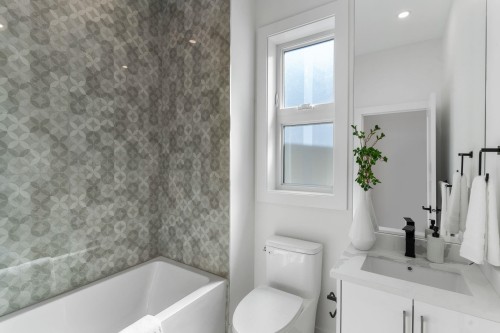 340 Keith Road E, North Vancouver, BC 