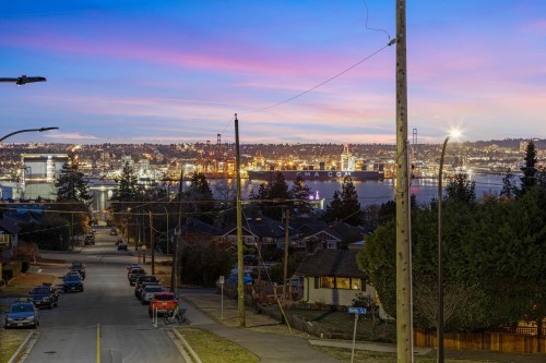 340 Keith Road E, North Vancouver, BC 