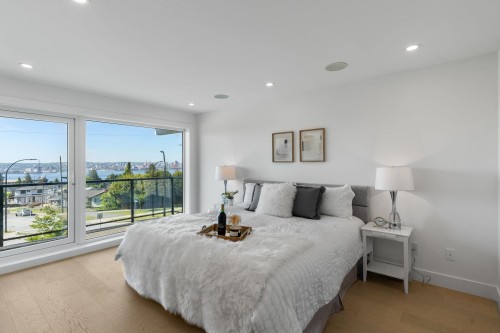 340 Keith Road E, North Vancouver, BC 