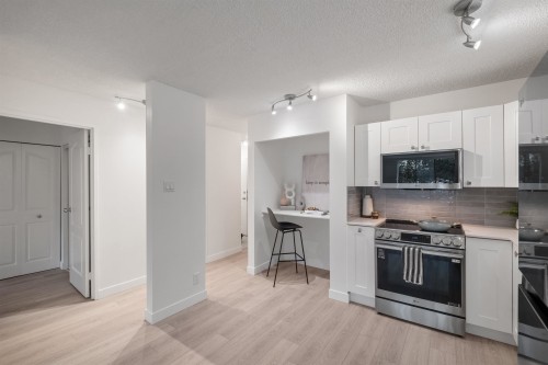 201-2012 Fullerton Avenue, North Vancouver, BC 