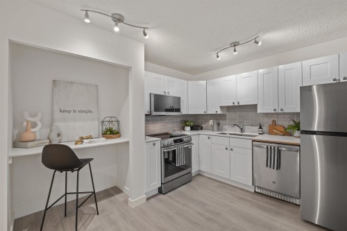 201-2012 Fullerton Avenue, North Vancouver, BC 