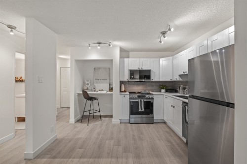 201-2012 Fullerton Avenue, North Vancouver, BC 