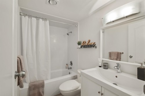 201-2012 Fullerton Avenue, North Vancouver, BC 