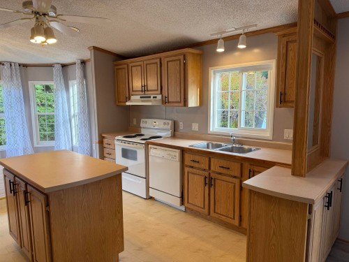 96-1413 Sunshine Coast Highway, Gibsons, BC 