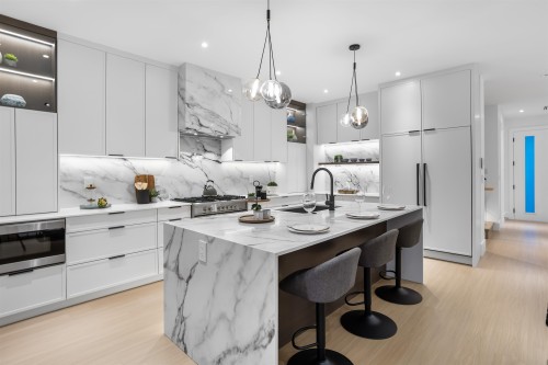 6918 Union Street, Burnaby, BC 