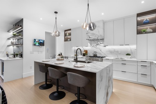 6918 Union Street, Burnaby, BC 