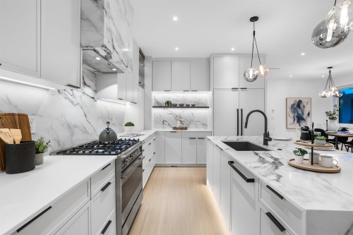 6918 Union Street, Burnaby, BC 