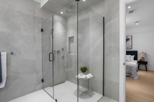 6918 Union Street, Burnaby, BC 