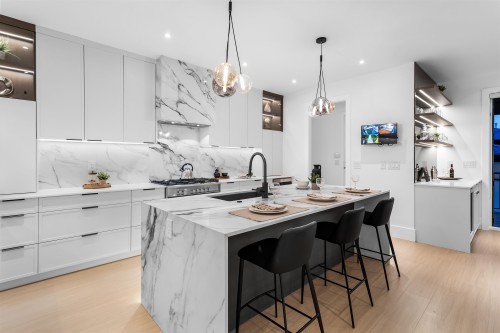 6916 Union Street, Burnaby, BC 