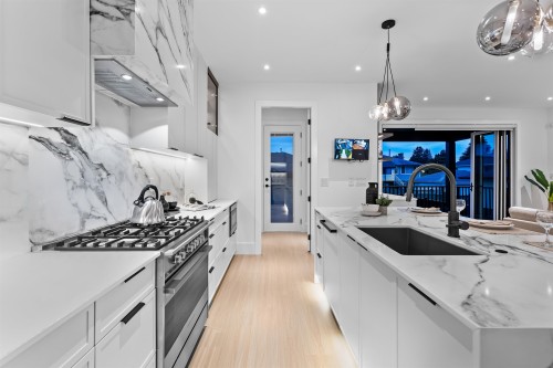 6916 Union Street, Burnaby, BC 