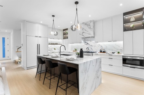 6916 Union Street, Burnaby, BC 