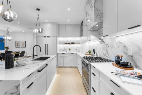 6916 Union Street, Burnaby, BC 