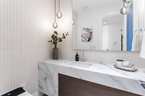 6916 Union Street, Burnaby, BC 