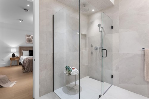 6916 Union Street, Burnaby, BC 