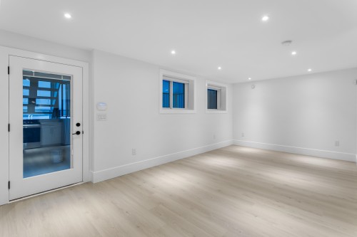 6916 Union Street, Burnaby, BC 