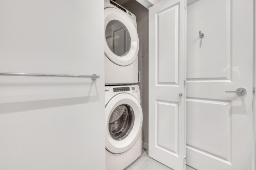 205-2651 Library Lane, North Vancouver, BC 