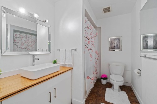 2082 Springer Avenue, Burnaby, BC 