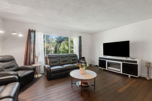 2082 Springer Avenue, Burnaby, BC 