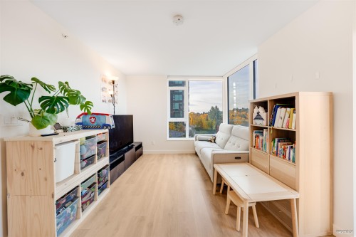 807-318 Alderson Avenue, Coquitlam, BC 