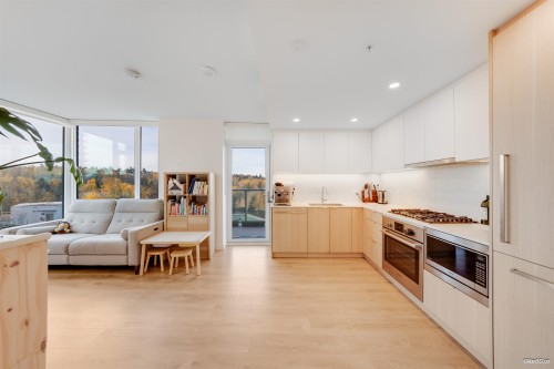 807-318 Alderson Avenue, Coquitlam, BC 