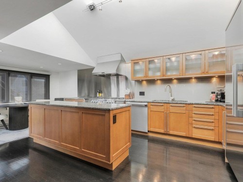 3262 1St Avenue W, Vancouver, BC 