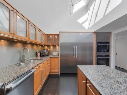 3262 1St Avenue W, Vancouver, BC 