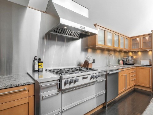 3262 1St Avenue W, Vancouver, BC 