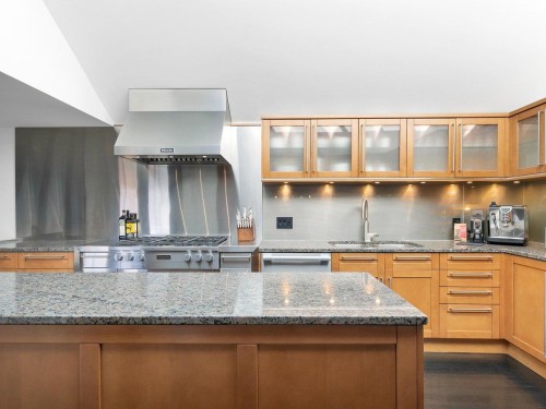 3262 1St Avenue W, Vancouver, BC 