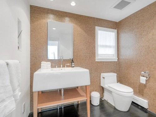 3262 1St Avenue W, Vancouver, BC 