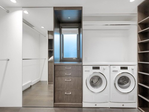 3262 1St Avenue W, Vancouver, BC 