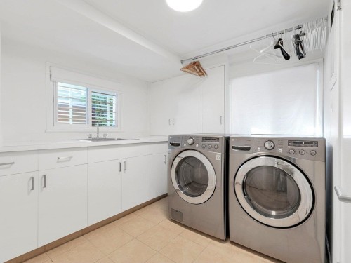 3262 1St Avenue W, Vancouver, BC 