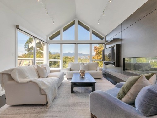 3262 1St Avenue W, Vancouver, BC 