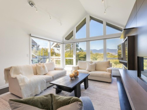 3262 1St Avenue W, Vancouver, BC 