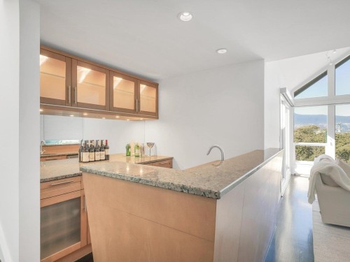 3262 1St Avenue W, Vancouver, BC 