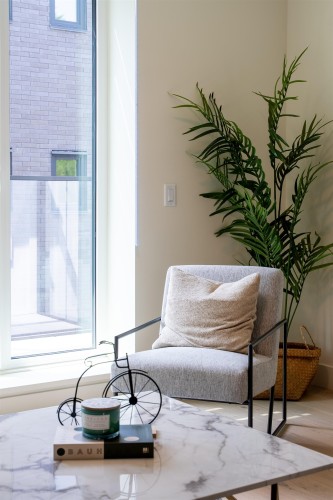 Th8-610 3Rd Street E, North Vancouver, BC 