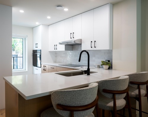 Th8-610 3Rd Street E, North Vancouver, BC 