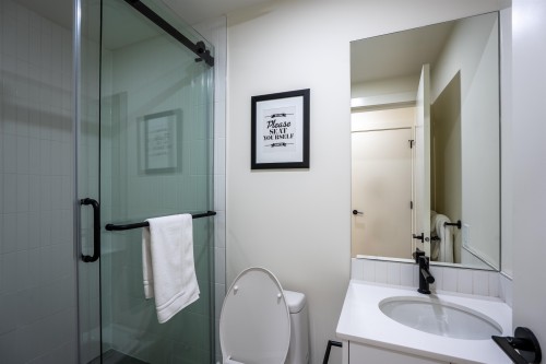 Th8-610 3Rd Street E, North Vancouver, BC 