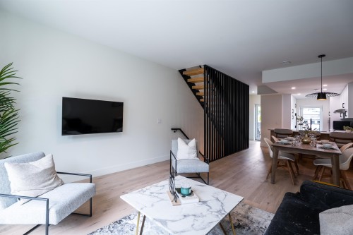 Th8-610 3Rd Street E, North Vancouver, BC 