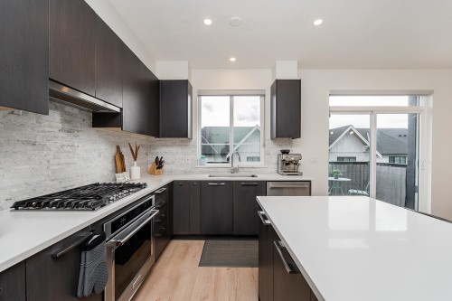 59-3500 Burke Village Promenade, Coquitlam, BC 