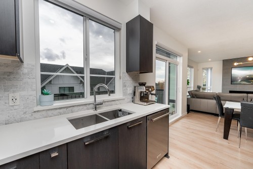 59-3500 Burke Village Promenade, Coquitlam, BC 