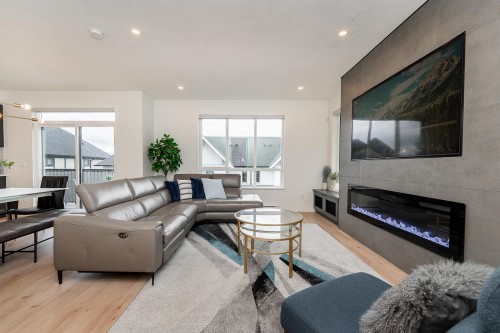 59-3500 Burke Village Promenade, Coquitlam, BC 