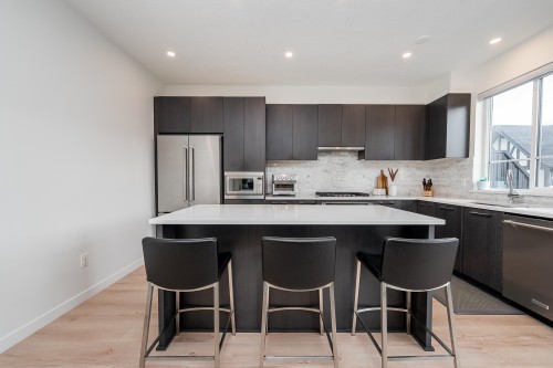 59-3500 Burke Village Promenade, Coquitlam, BC 