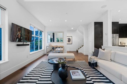 3761 Edgemont Boulevard, North Vancouver, BC 