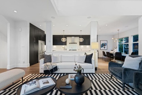 3761 Edgemont Boulevard, North Vancouver, BC 