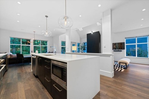 3761 Edgemont Boulevard, North Vancouver, BC 