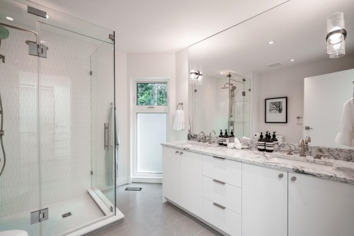 5061 Bear Lane, West Vancouver, BC 