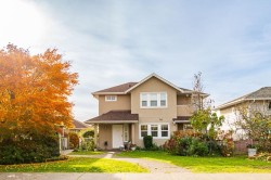 323 Keith Road E North Vancouver, BC V7L 1V6