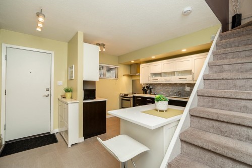 51-870 7Th Avenue W, Vancouver, BC 