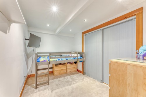 466 Kings Road E, North Vancouver, BC 