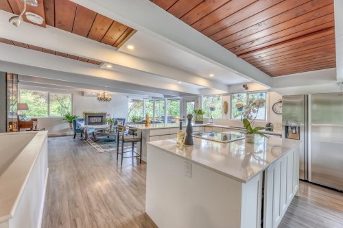 466 Kings Road E, North Vancouver, BC 